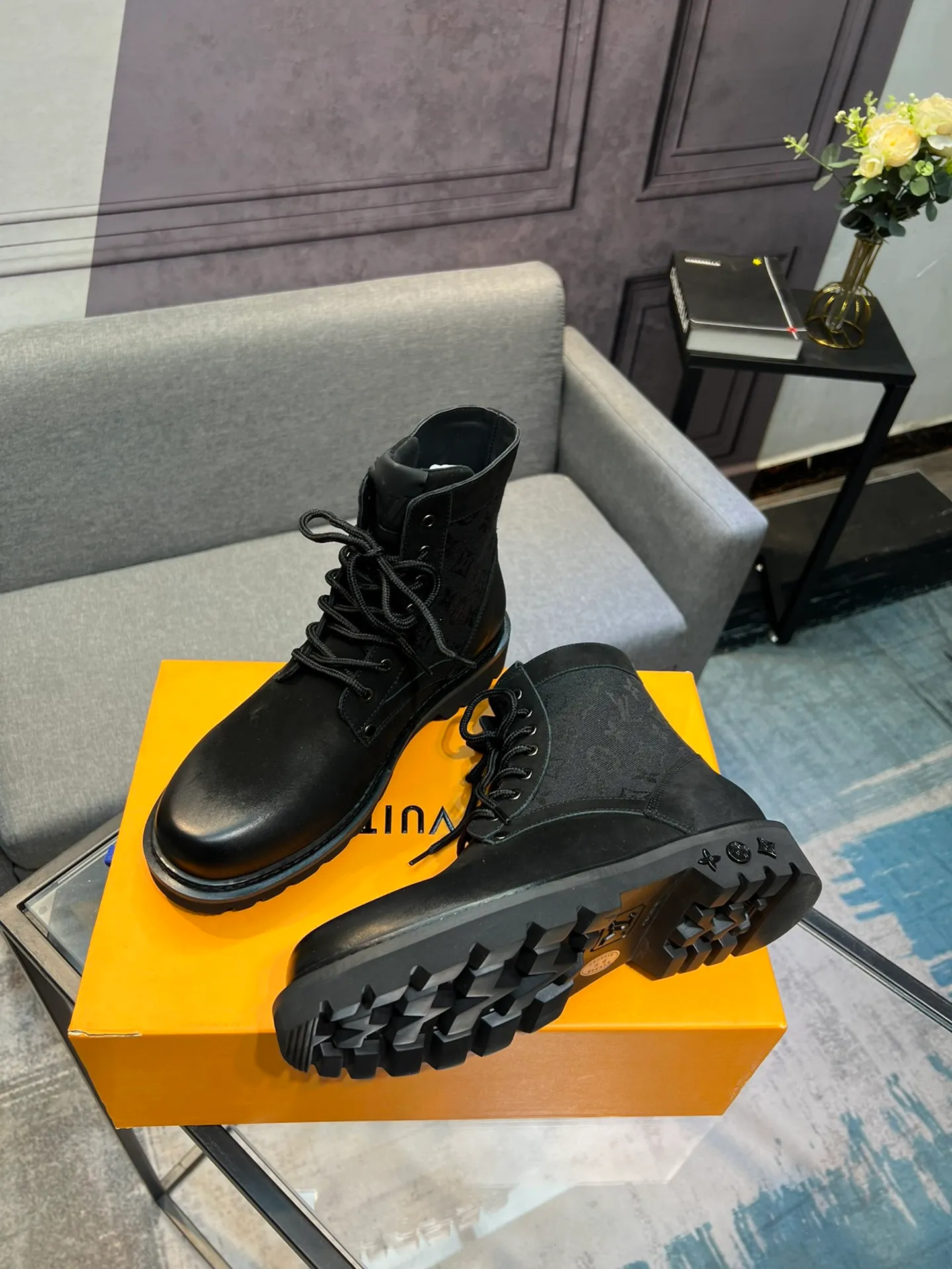 Men's shoes 💰920 L Home - the latest LV men's business casual boots, luxury and nobility are a must. They are all made of imported original first-layer cowhide, just to create a more comfortable wearing experience. ➕Top imported water-dyed full cow lining, original high wear-resistant outsole! 👏👏 Size: Male 39-44; (38 45 46 customized)